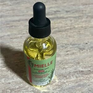 Mielle Rosemary Mint Light Scalp & Hair Strengthening Oil -